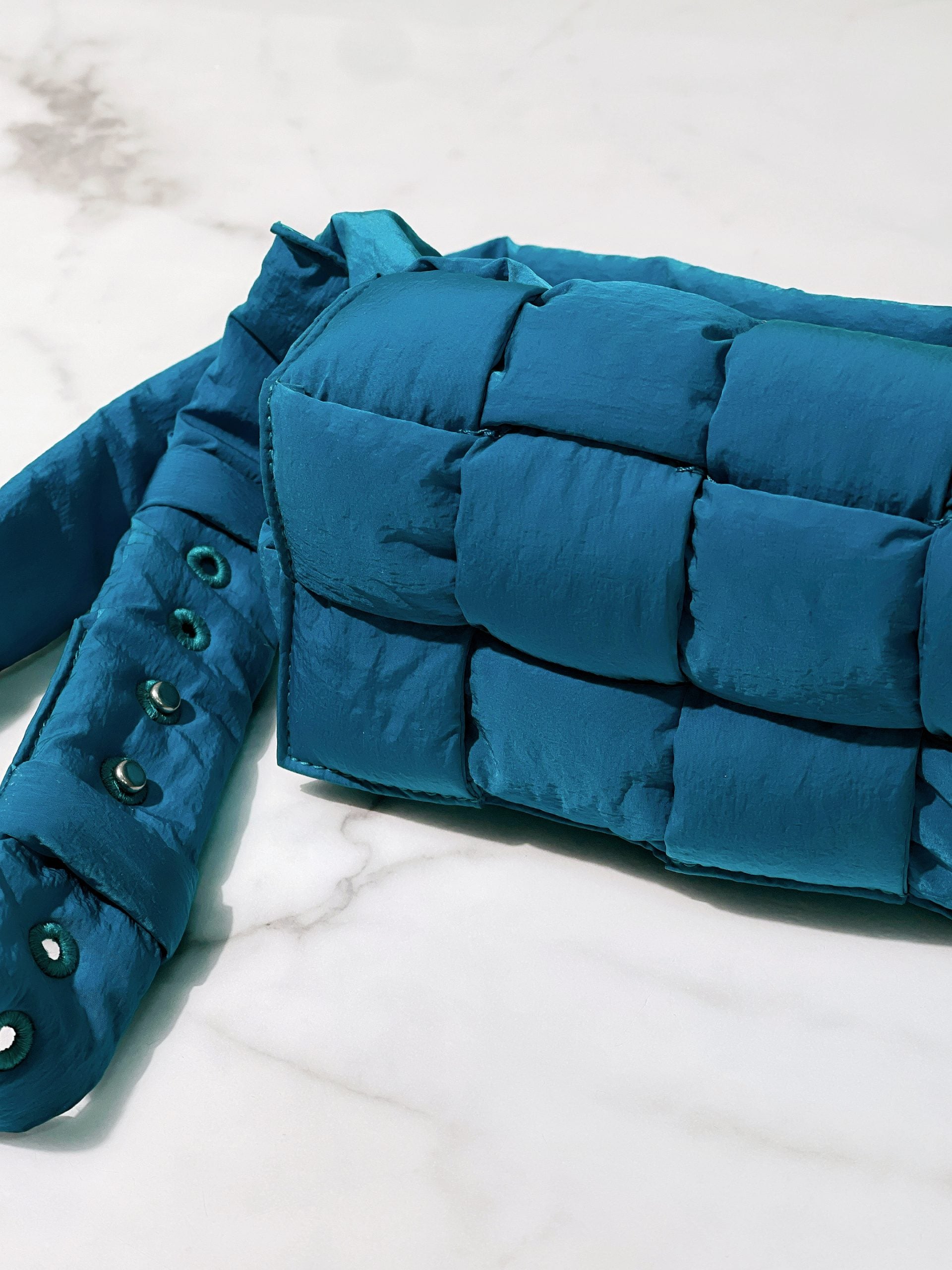 BOTTEGE VENETA CASSETTE, Blue