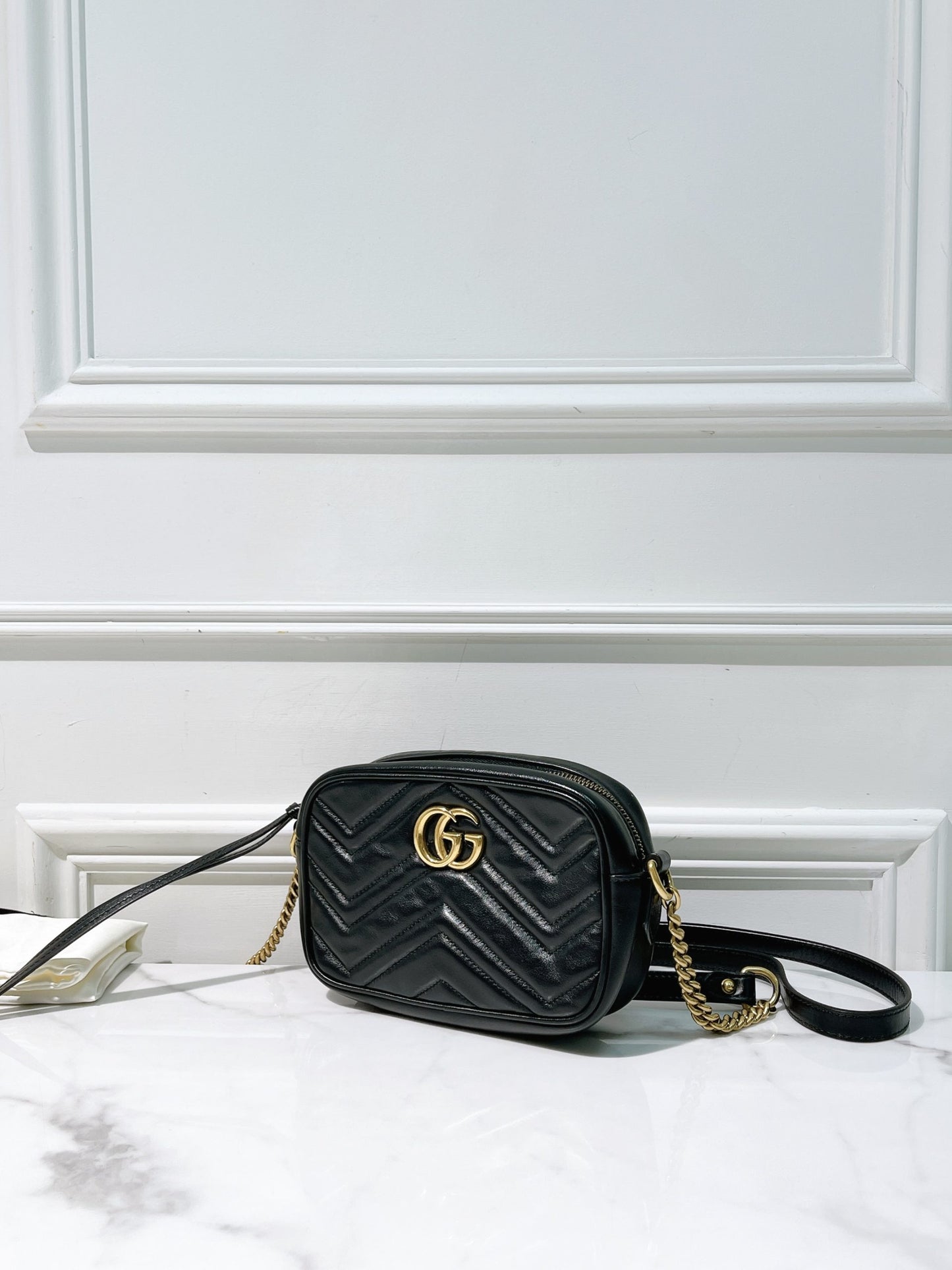 GUCCI MARMONT CAMERA BAG, Black/Gold