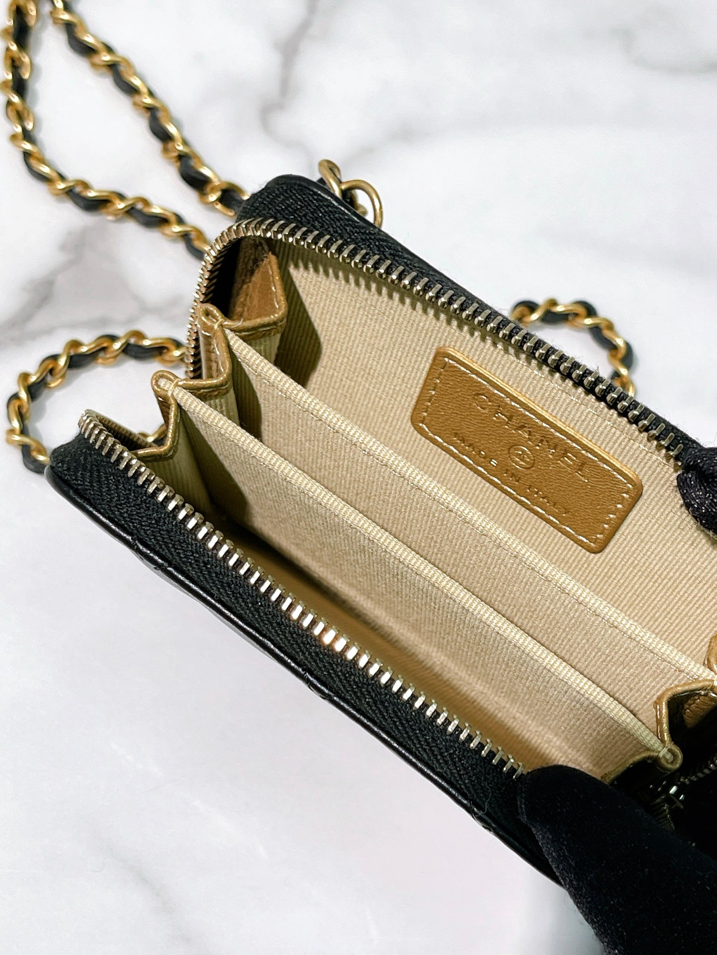 CHANEL 22C PEARL CRUSH MINI WOC, Black/Gold