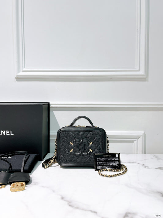 CHANEL VANITY CASE, Black/Gold