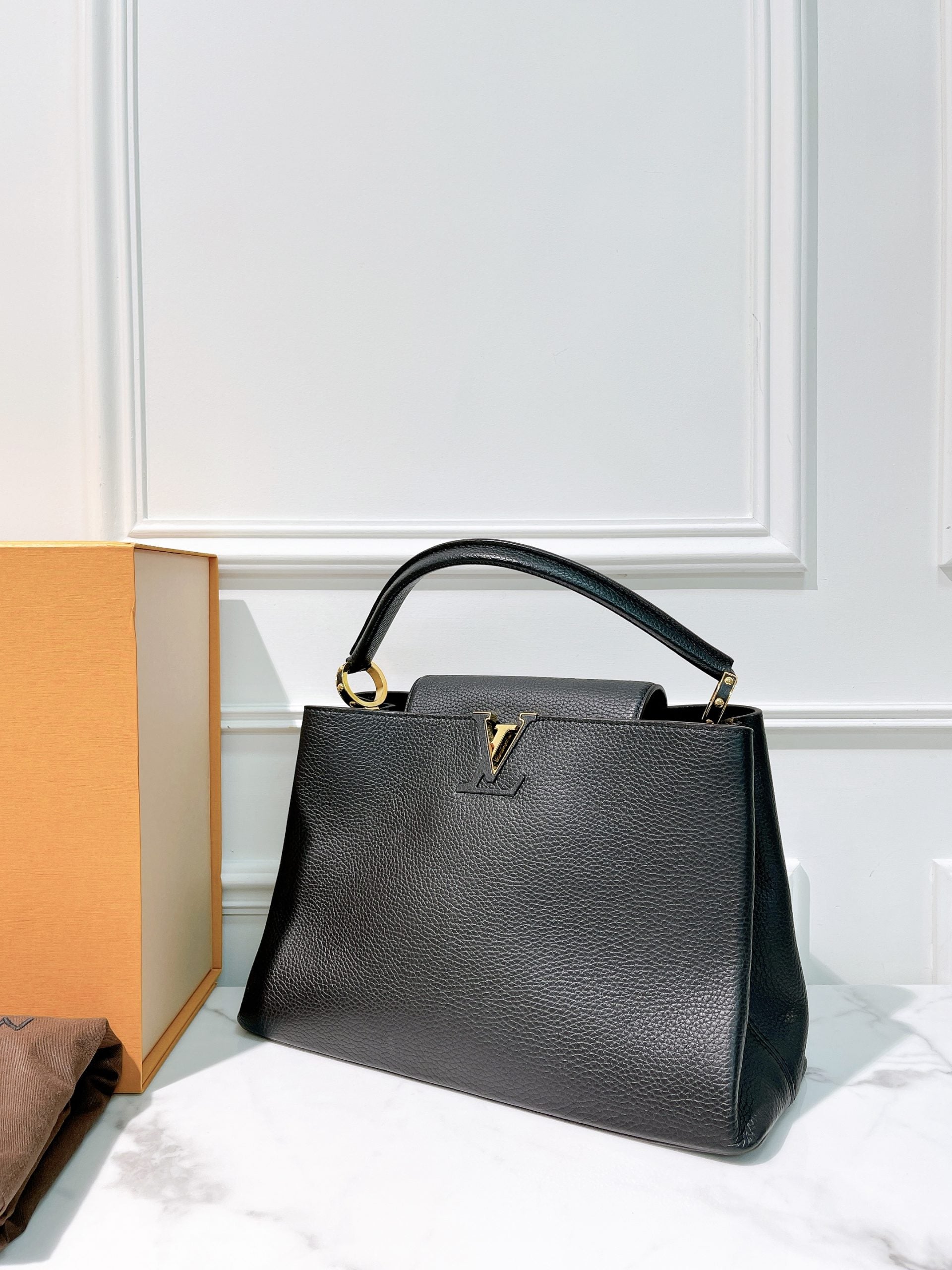 LV CAPUCINES GM, Black/Gold