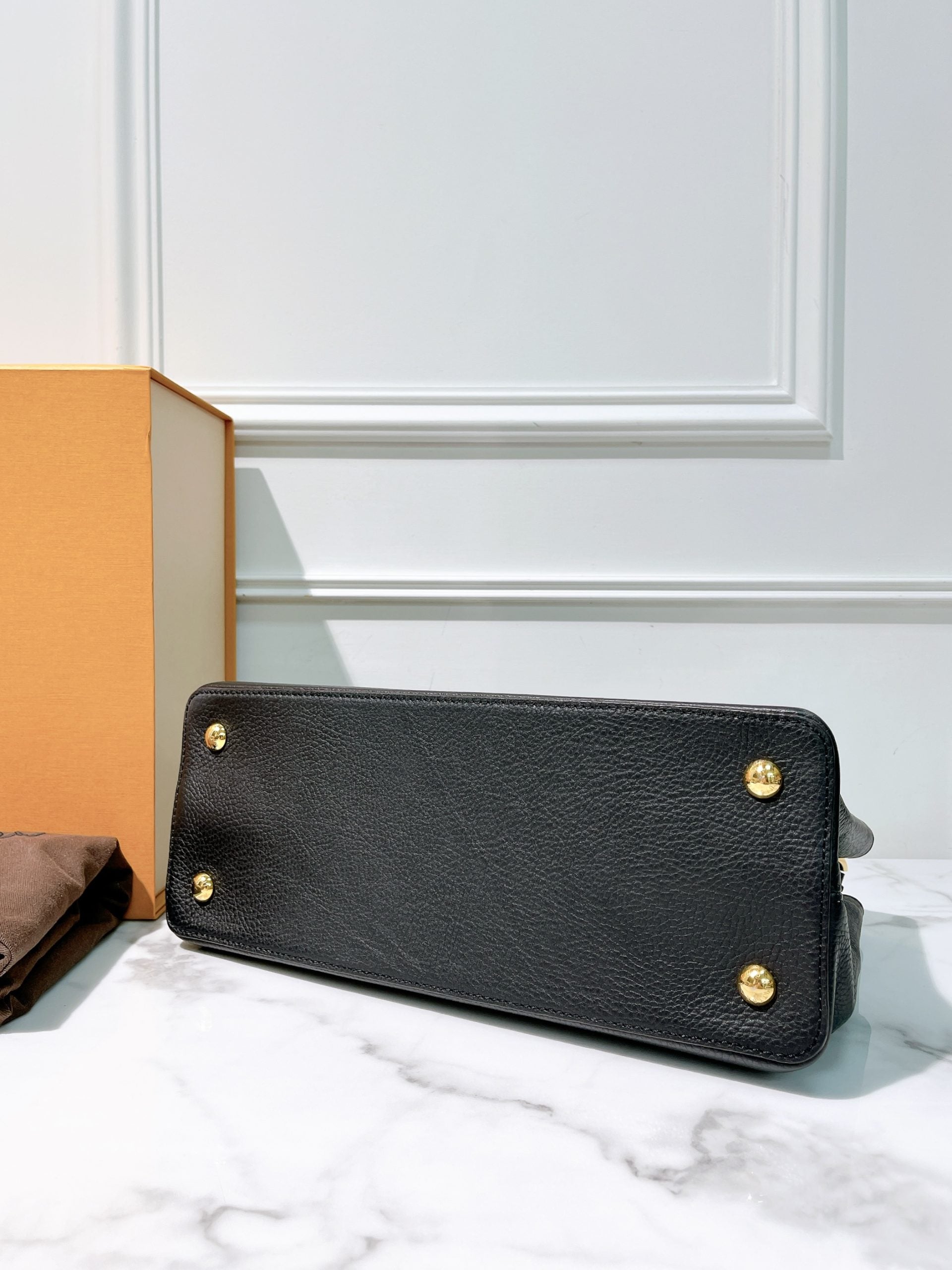 LV CAPUCINES GM, Black/Gold