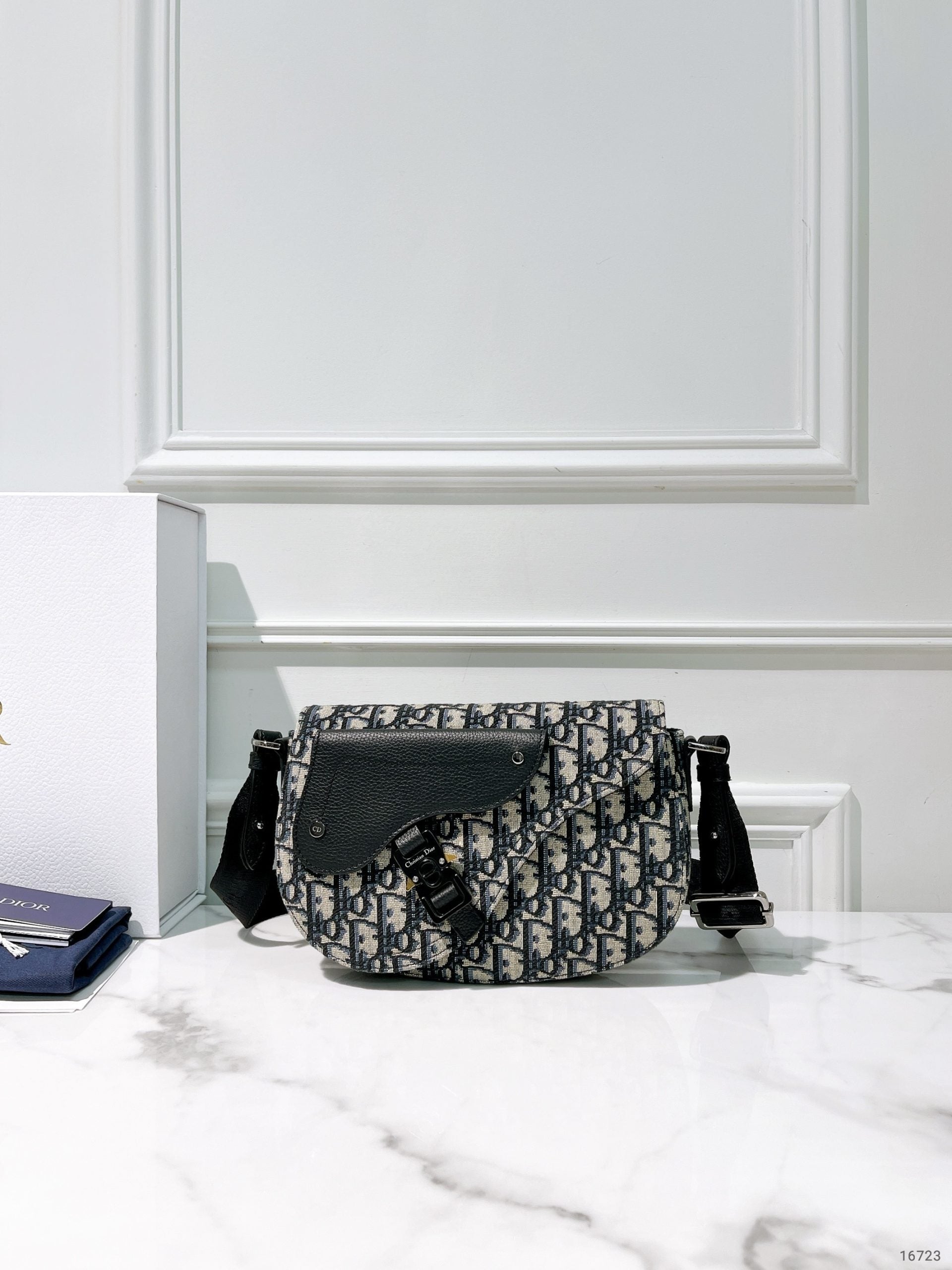 DIOR SMALL SADDLE MESSENGER BAG