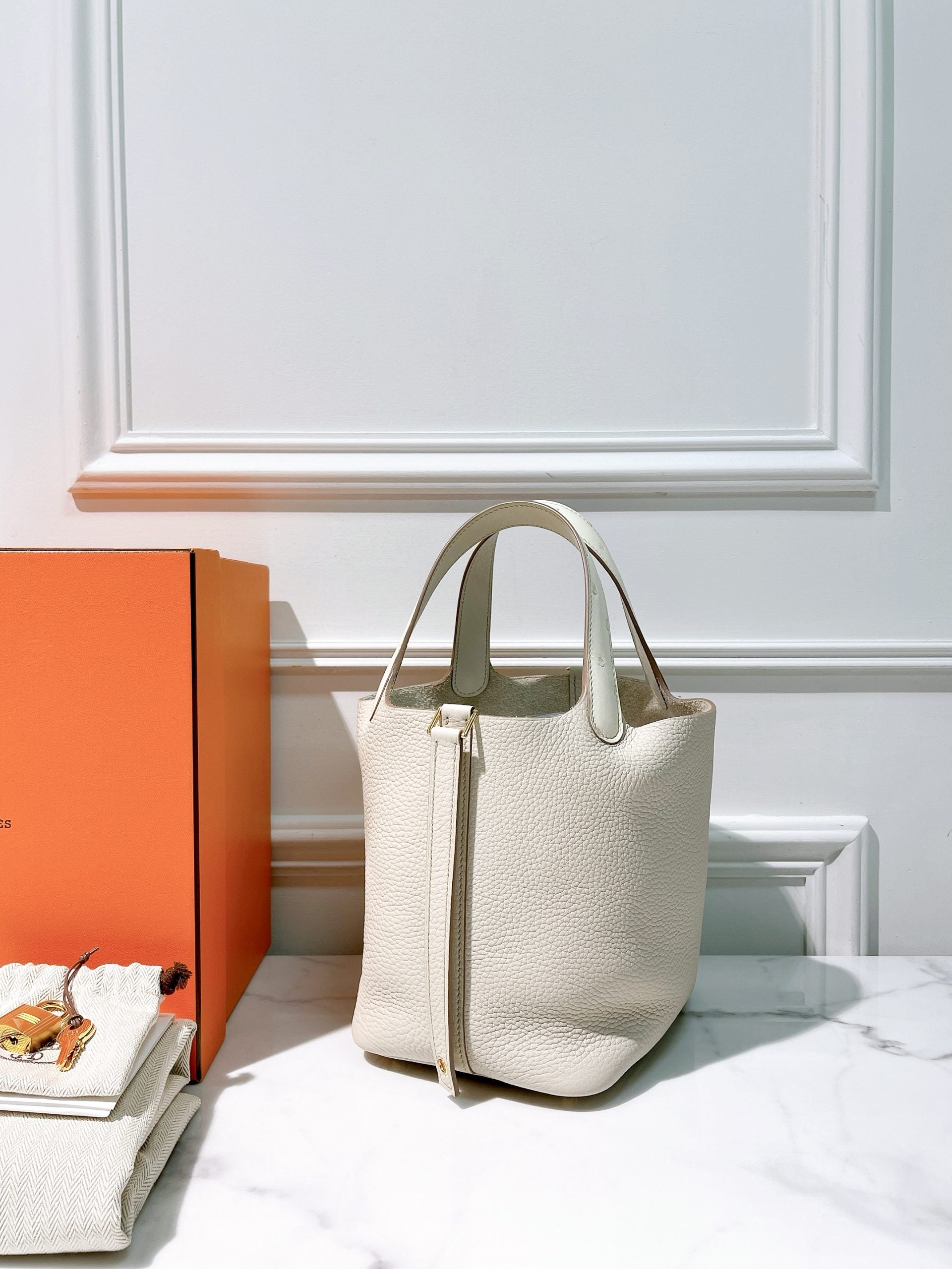 HERMES PICOTIN TOUCH 18, Craie/Gold