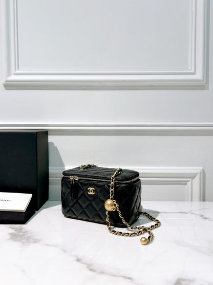 CHANEL PEARL CRUSH VANITY CASE, Black/Gold