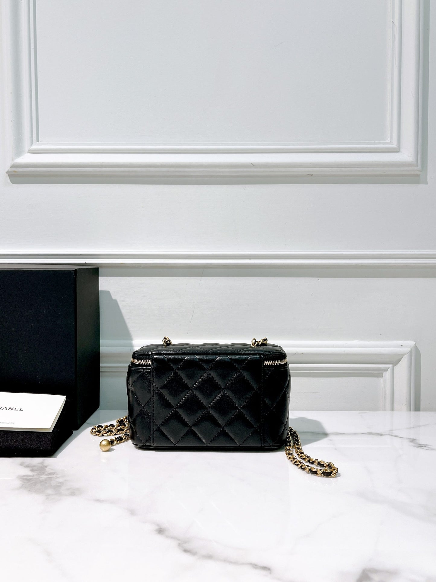 CHANEL PEARL CRUSH VANITY CASE, Black/Gold