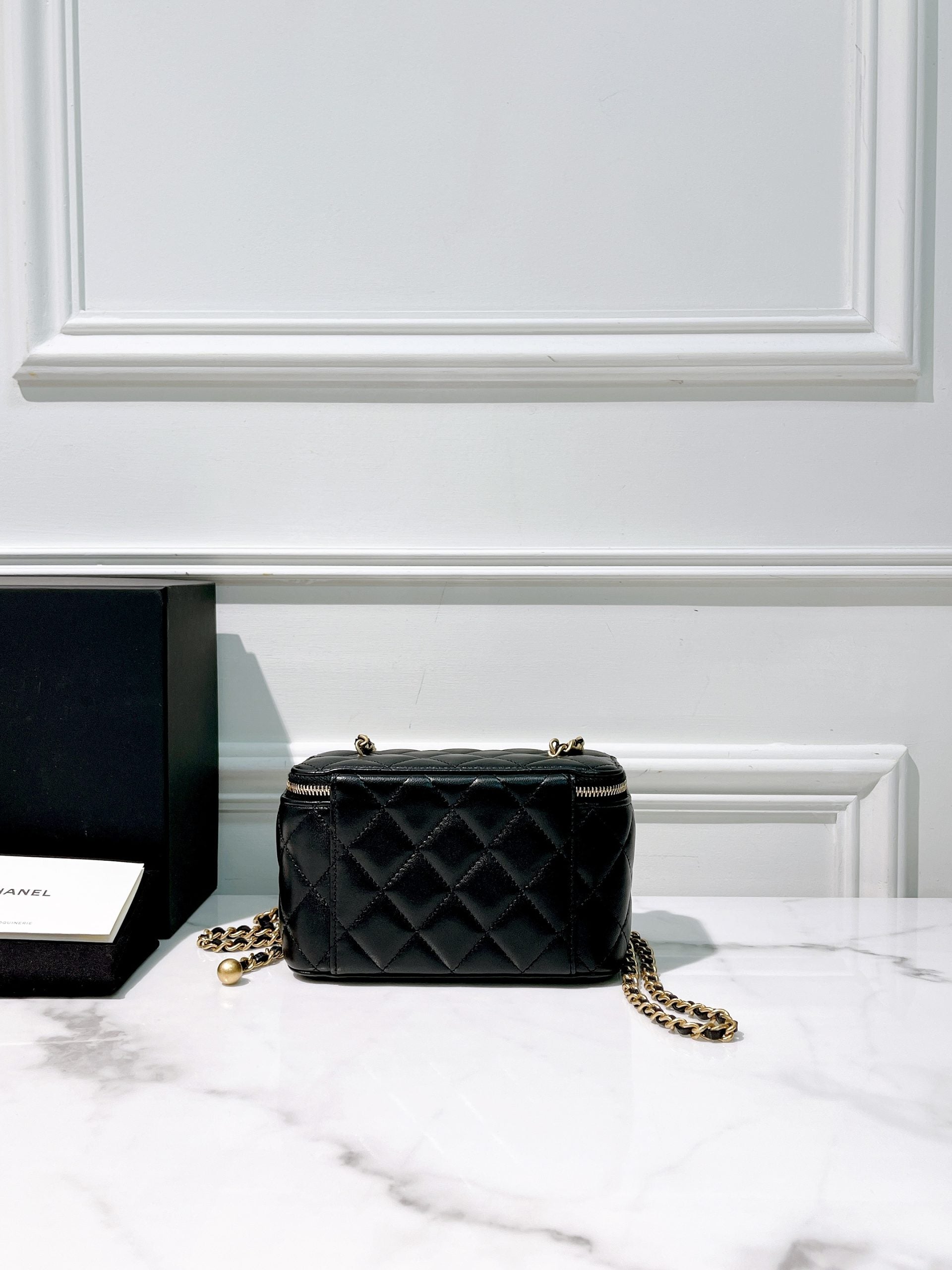 CHANEL PEARL CRUSH VANITY CASE, Black/Gold