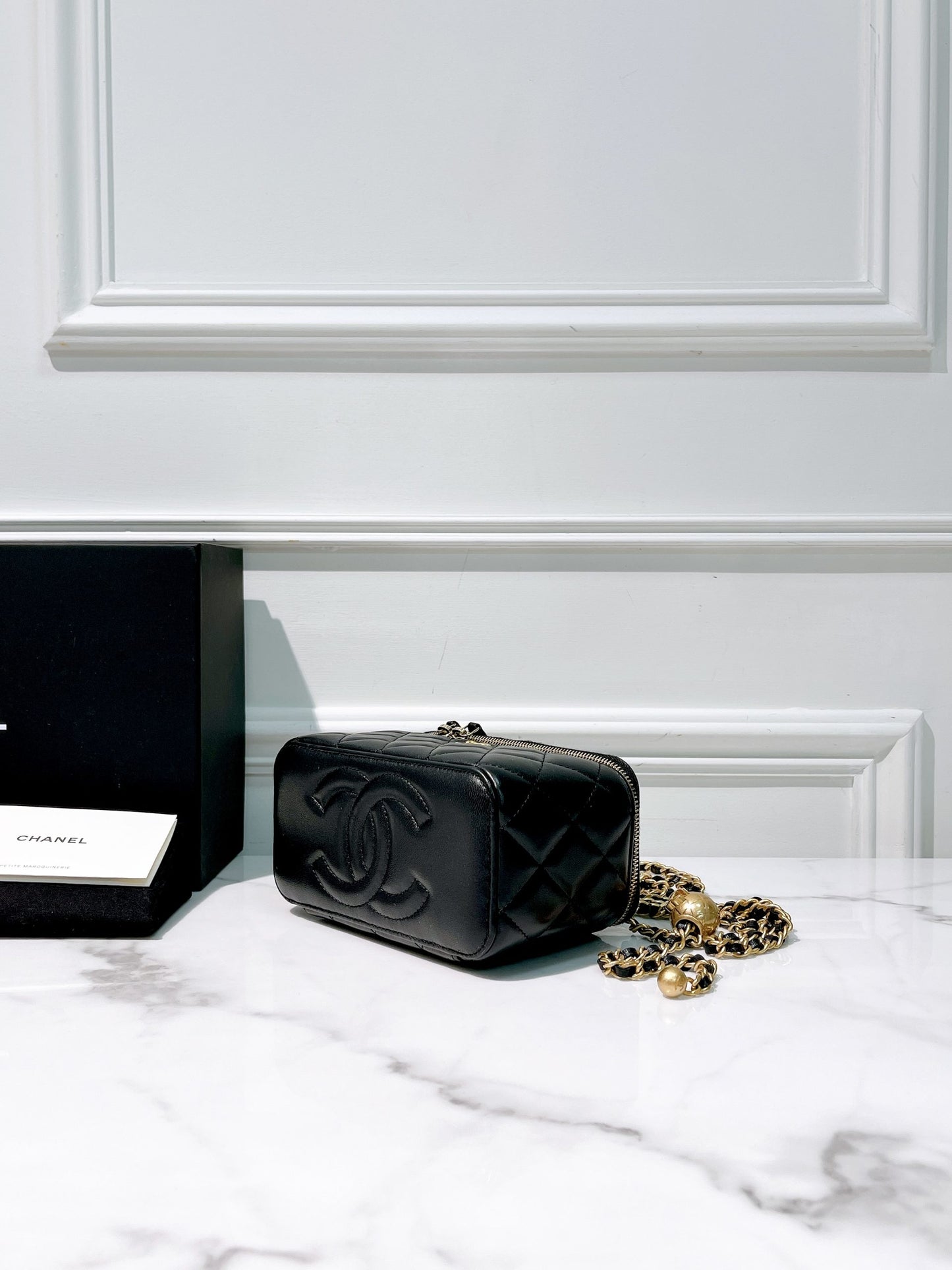 CHANEL PEARL CRUSH VANITY CASE, Black/Gold