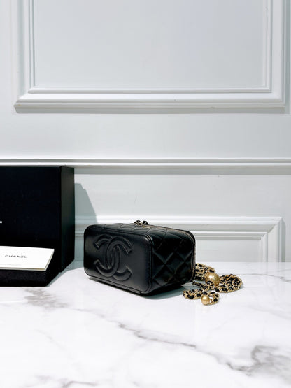 CHANEL PEARL CRUSH VANITY CASE, Black/Gold