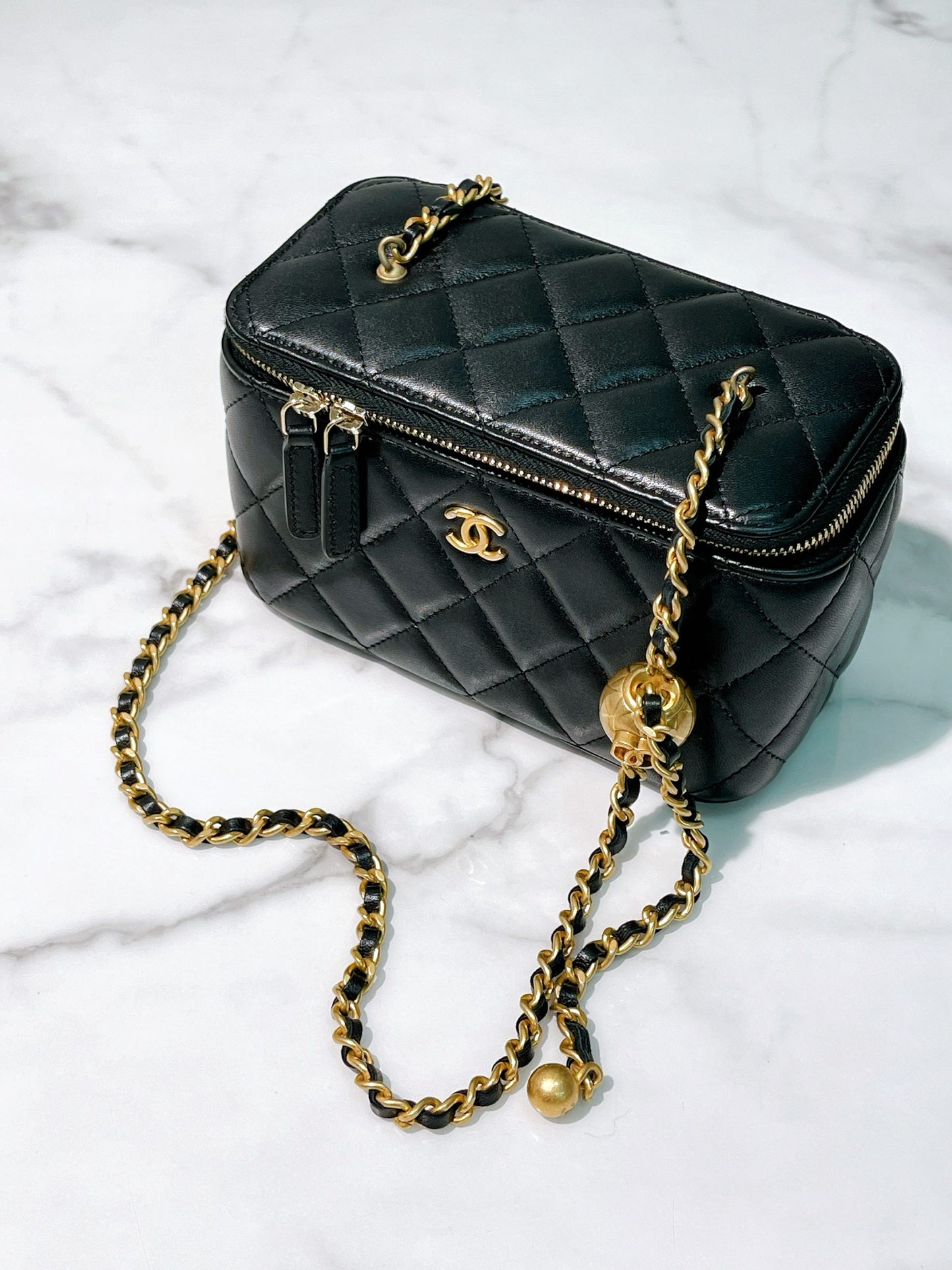 CHANEL PEARL CRUSH VANITY CASE, Black/Gold