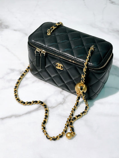 CHANEL PEARL CRUSH VANITY CASE, Black/Gold