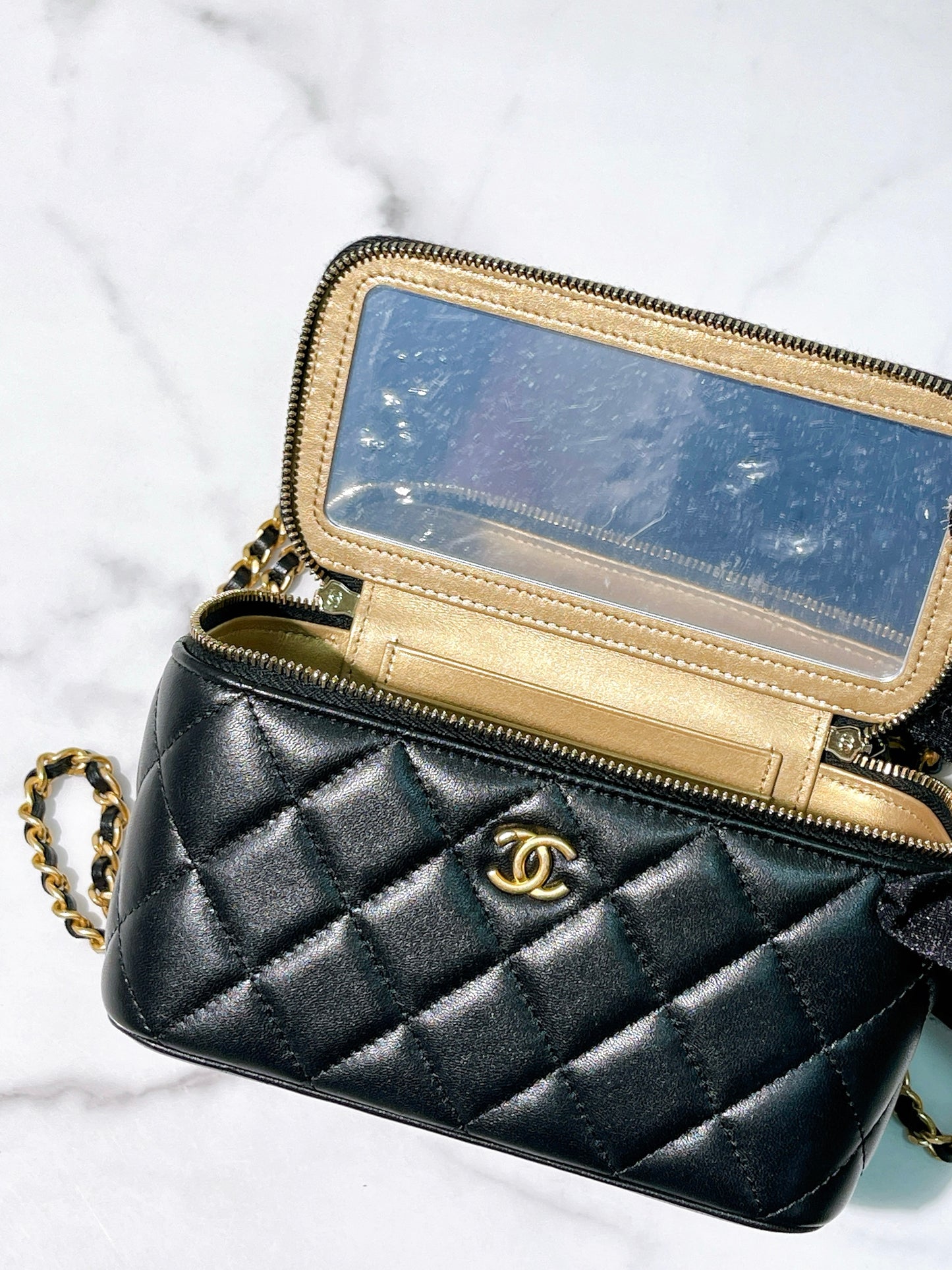 CHANEL PEARL CRUSH VANITY CASE, Black/Gold