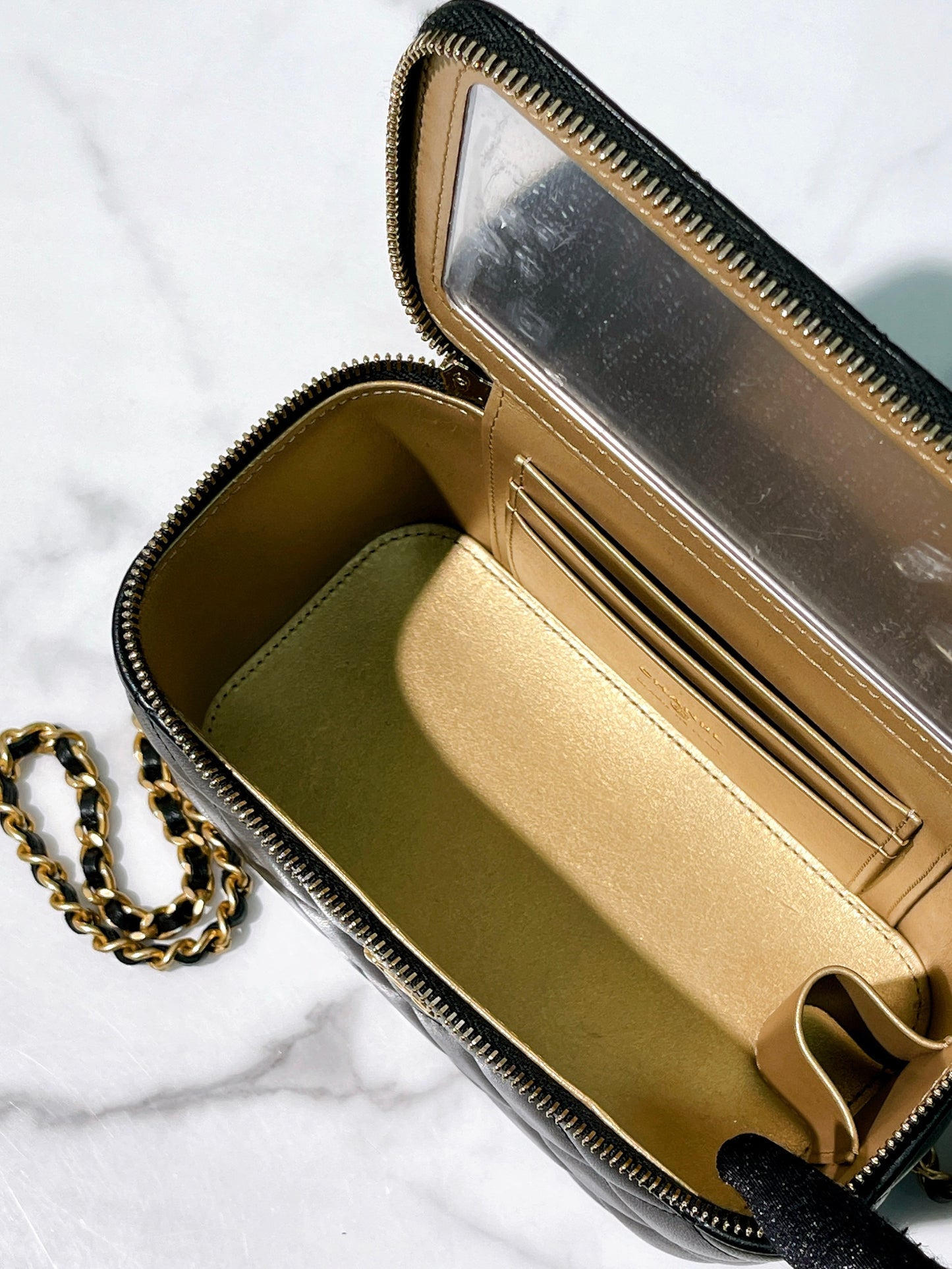 CHANEL PEARL CRUSH VANITY CASE, Black/Gold