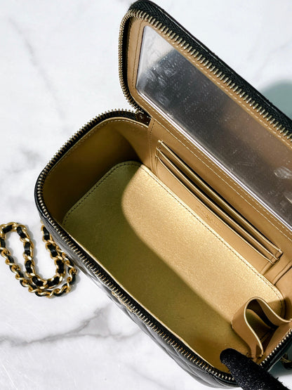 CHANEL PEARL CRUSH VANITY CASE, Black/Gold