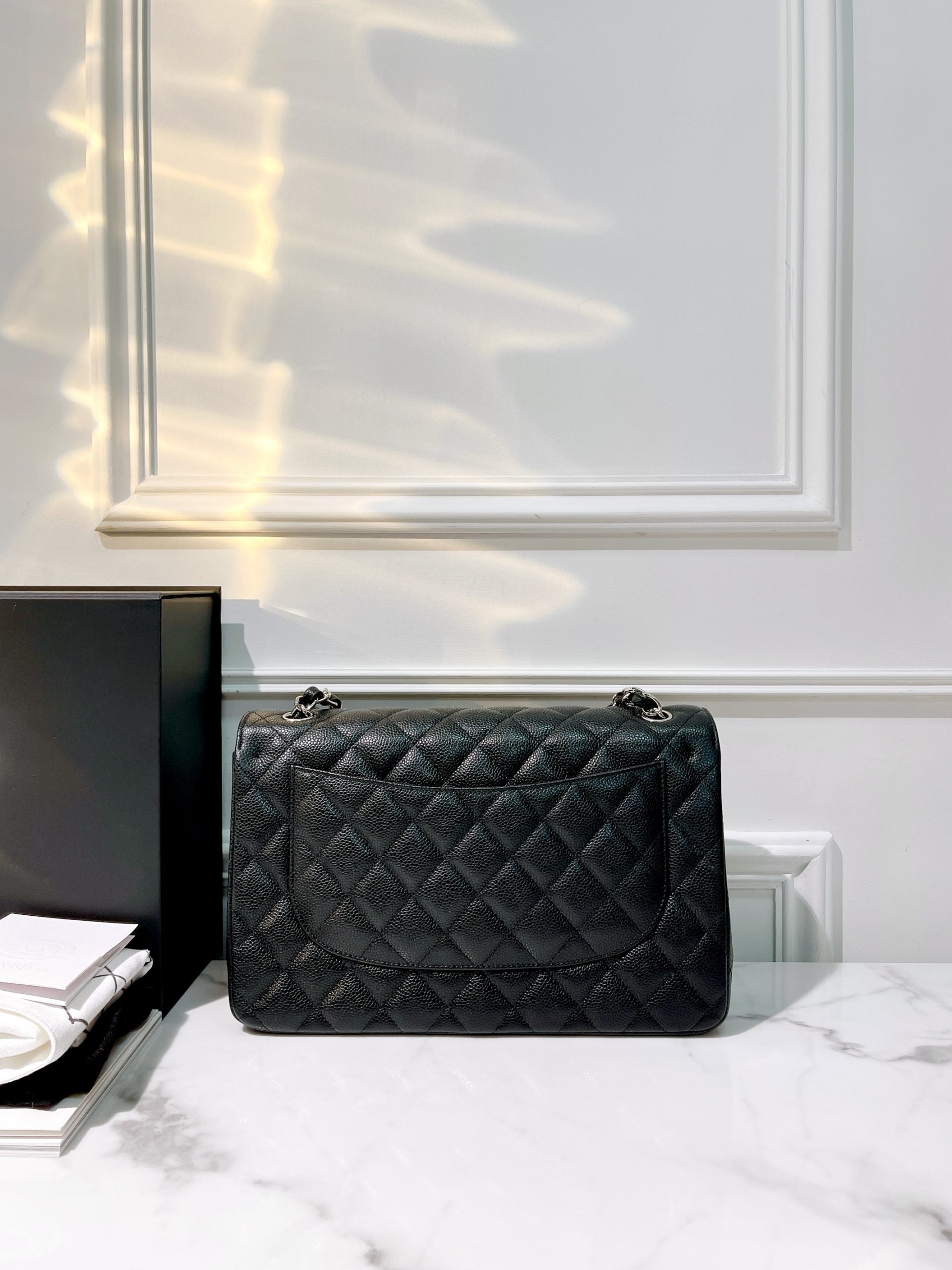 CHANEL JUMBO CLASSIC FLAP, Black/Silver