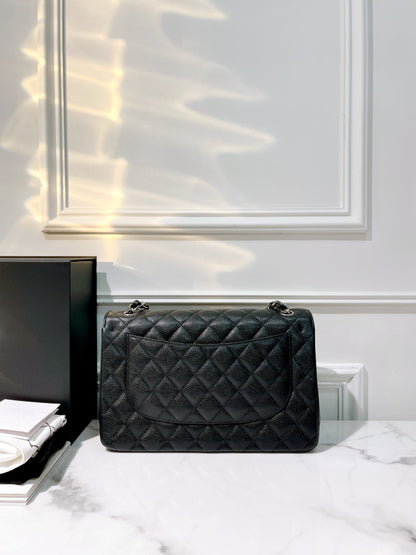 CHANEL JUMBO CLASSIC FLAP, Black/Silver