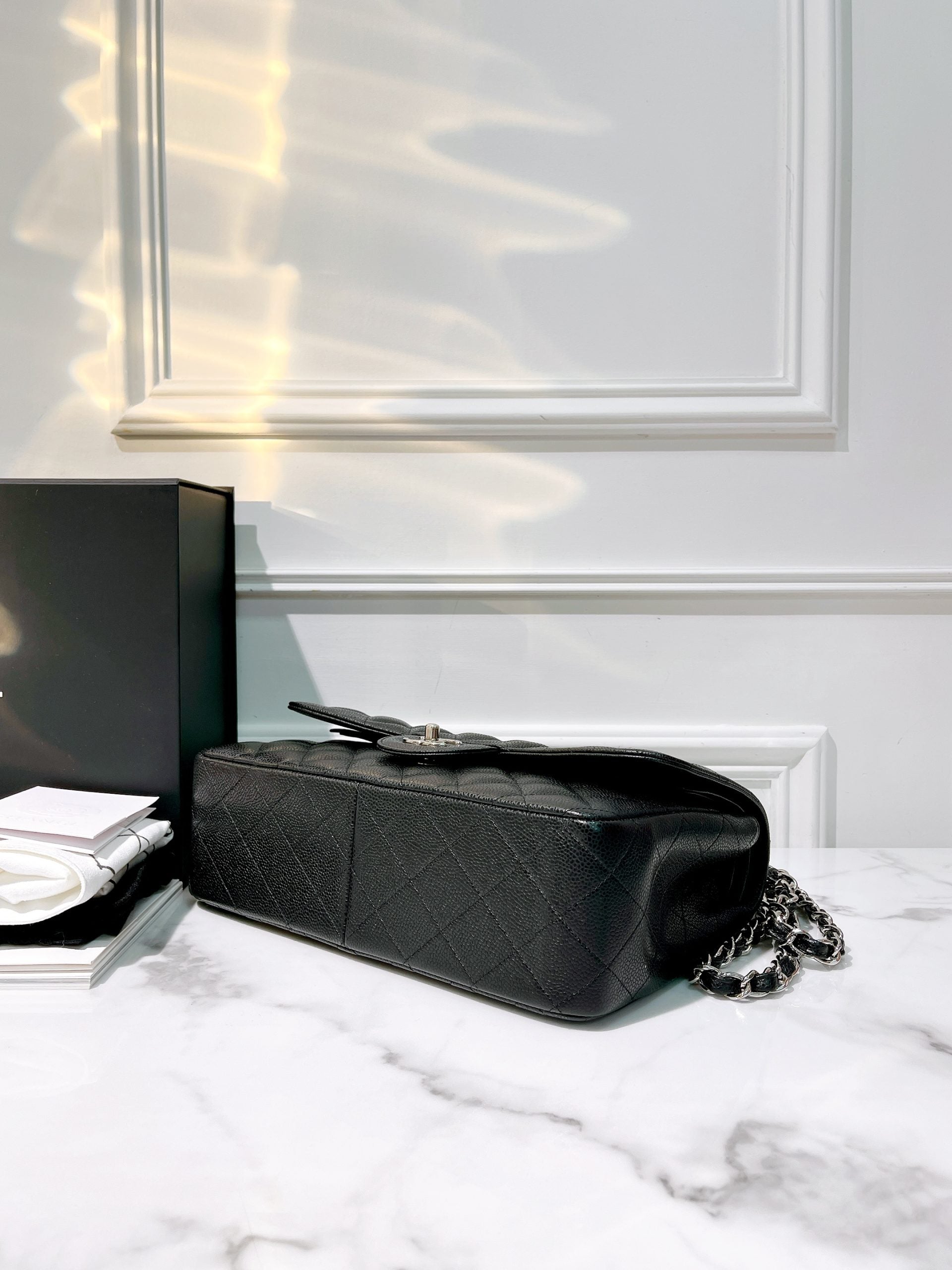 CHANEL JUMBO CLASSIC FLAP, Black/Silver