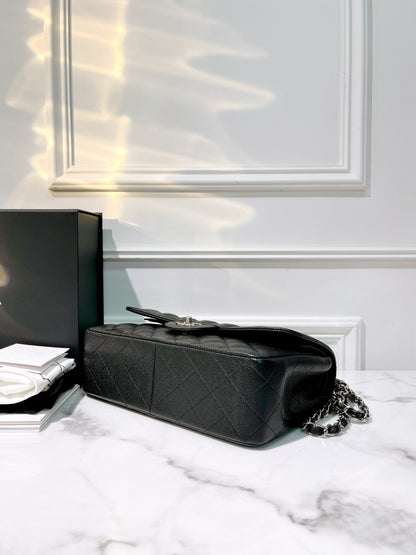 CHANEL JUMBO CLASSIC FLAP, Black/Silver