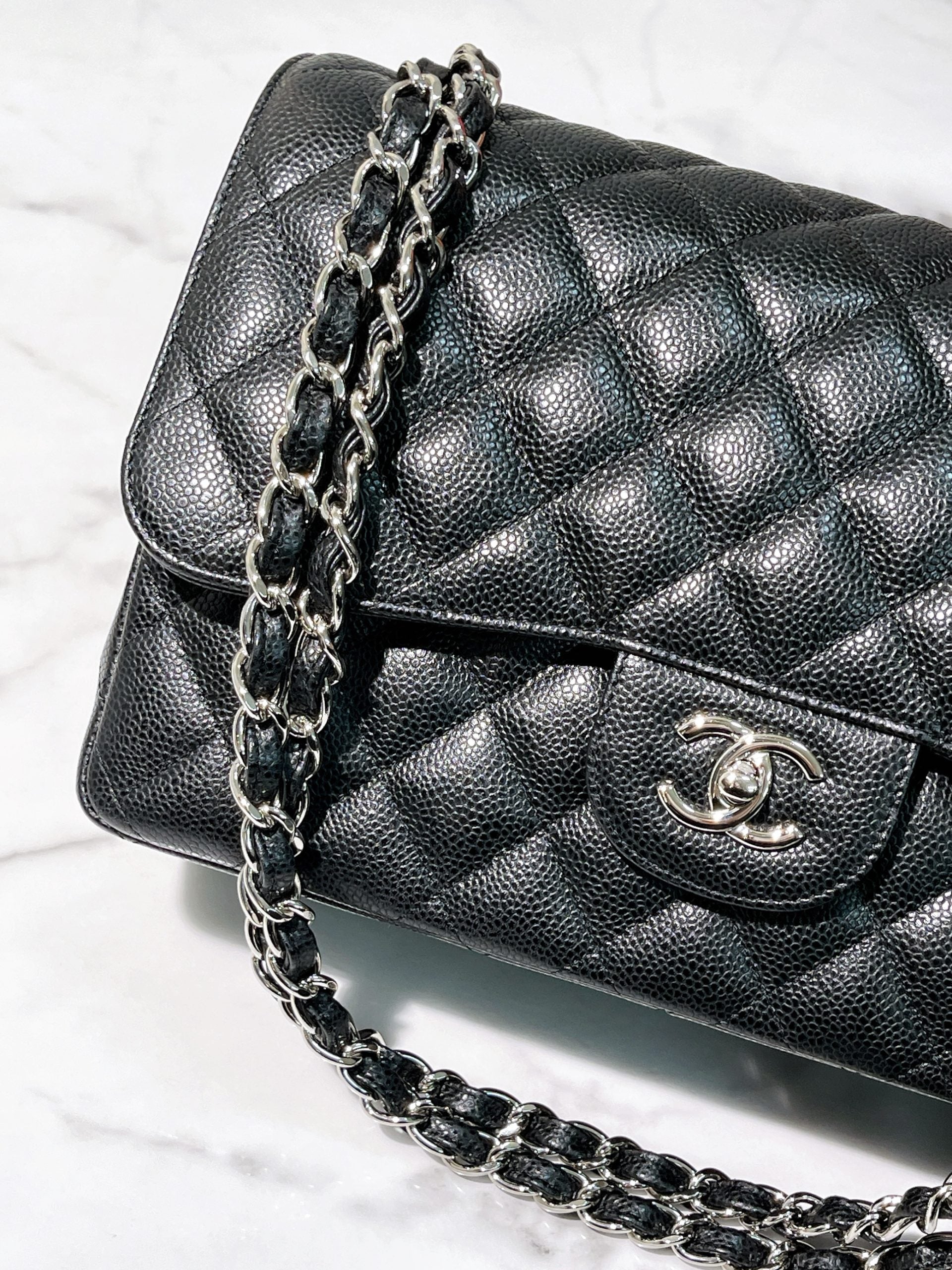 CHANEL JUMBO CLASSIC FLAP, Black/Silver