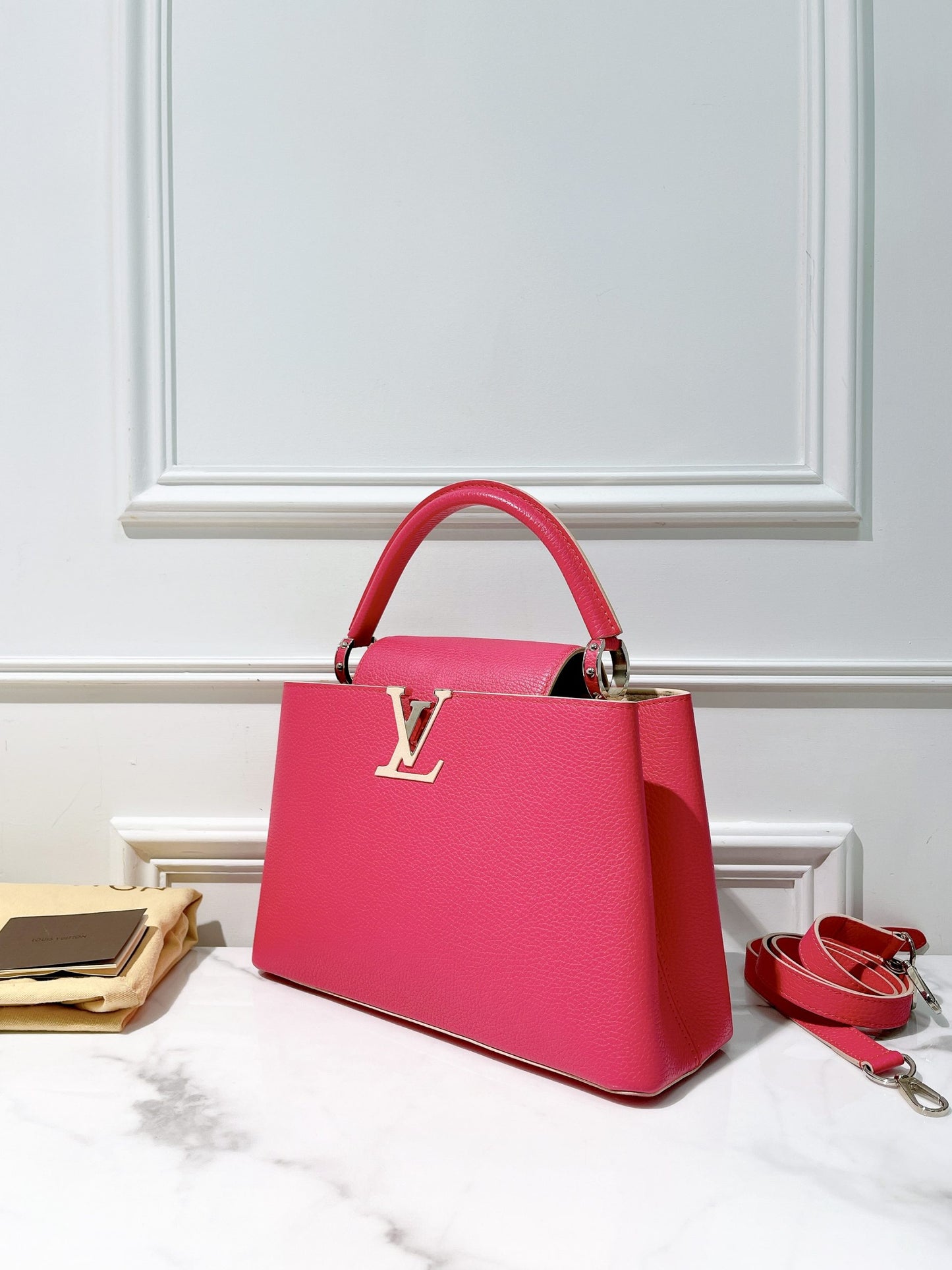 LV CAPUCINES MM, Pink/Gold