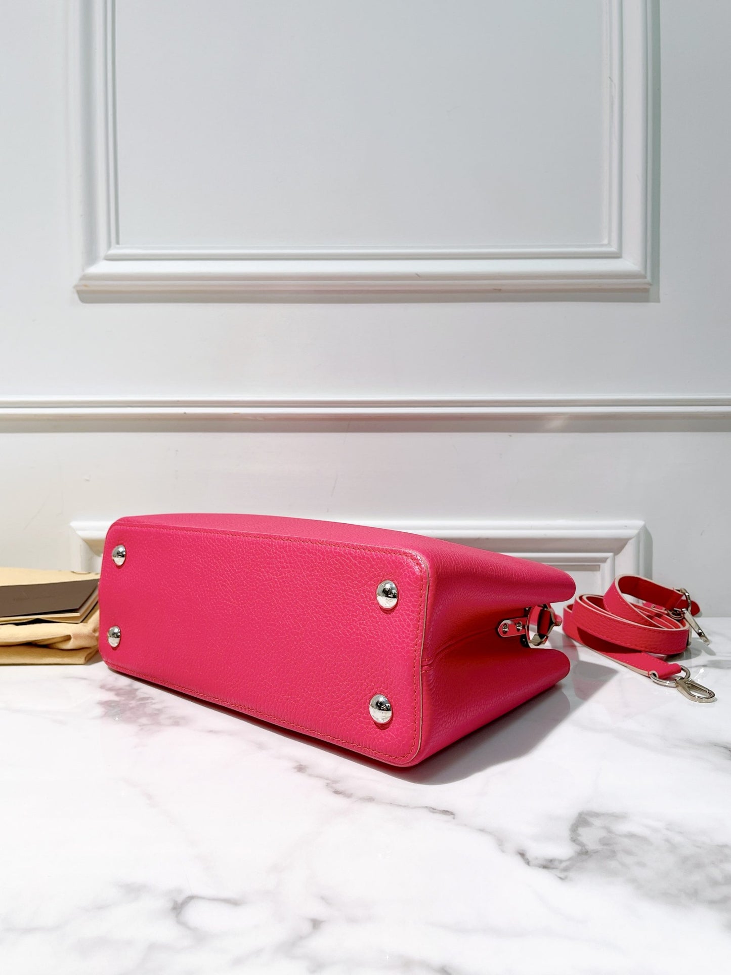 LV CAPUCINES MM, Pink/Gold