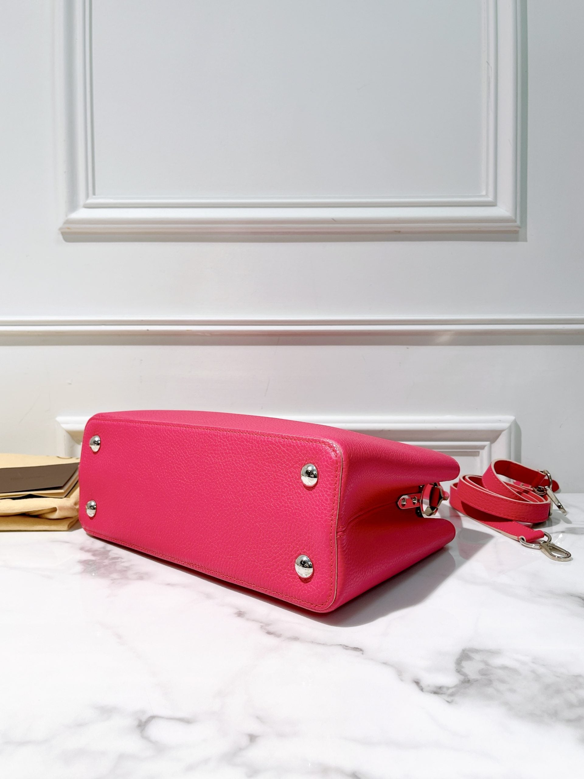 LV CAPUCINES MM, Pink/Gold