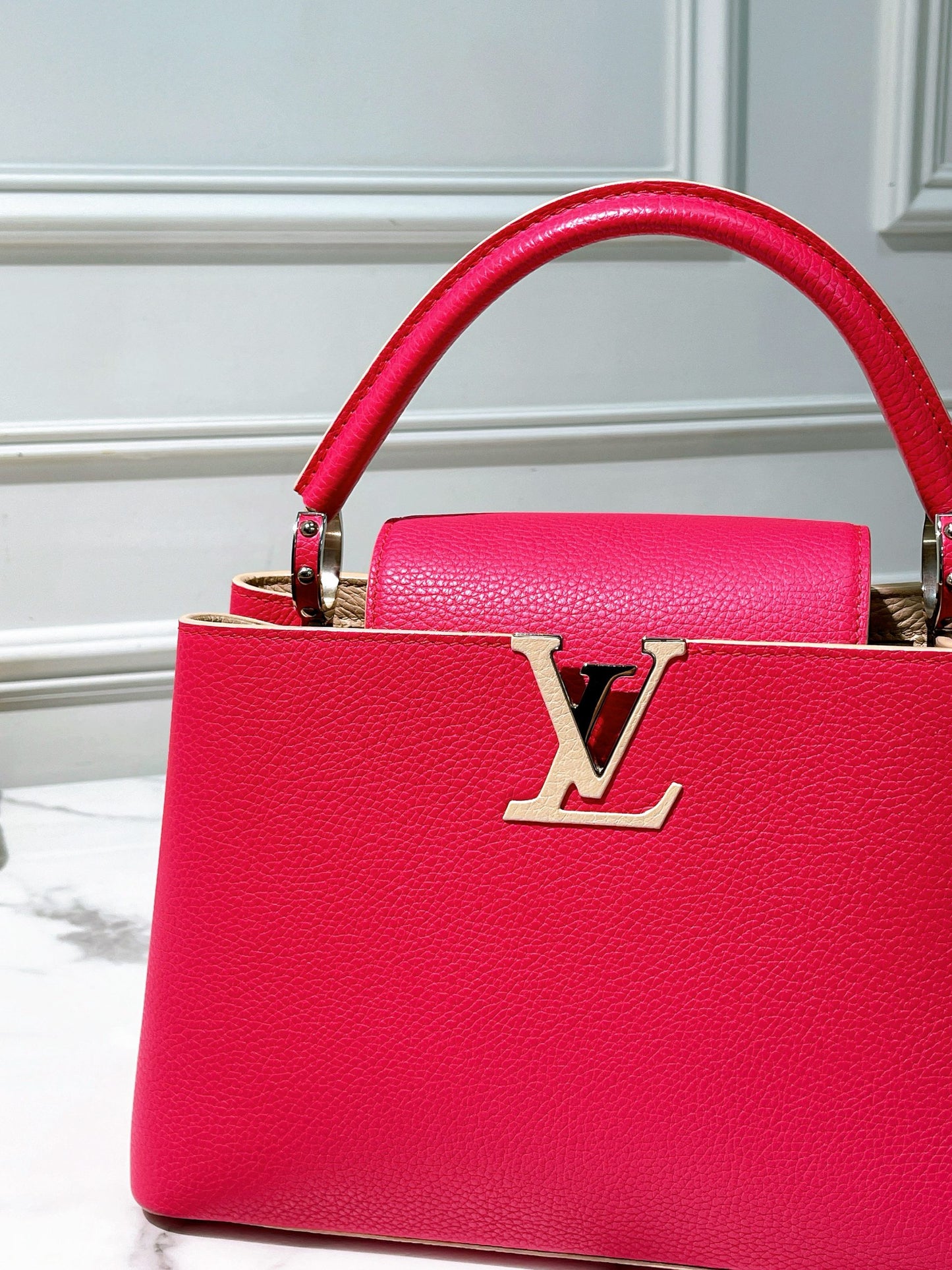 LV CAPUCINES MM, Pink/Gold