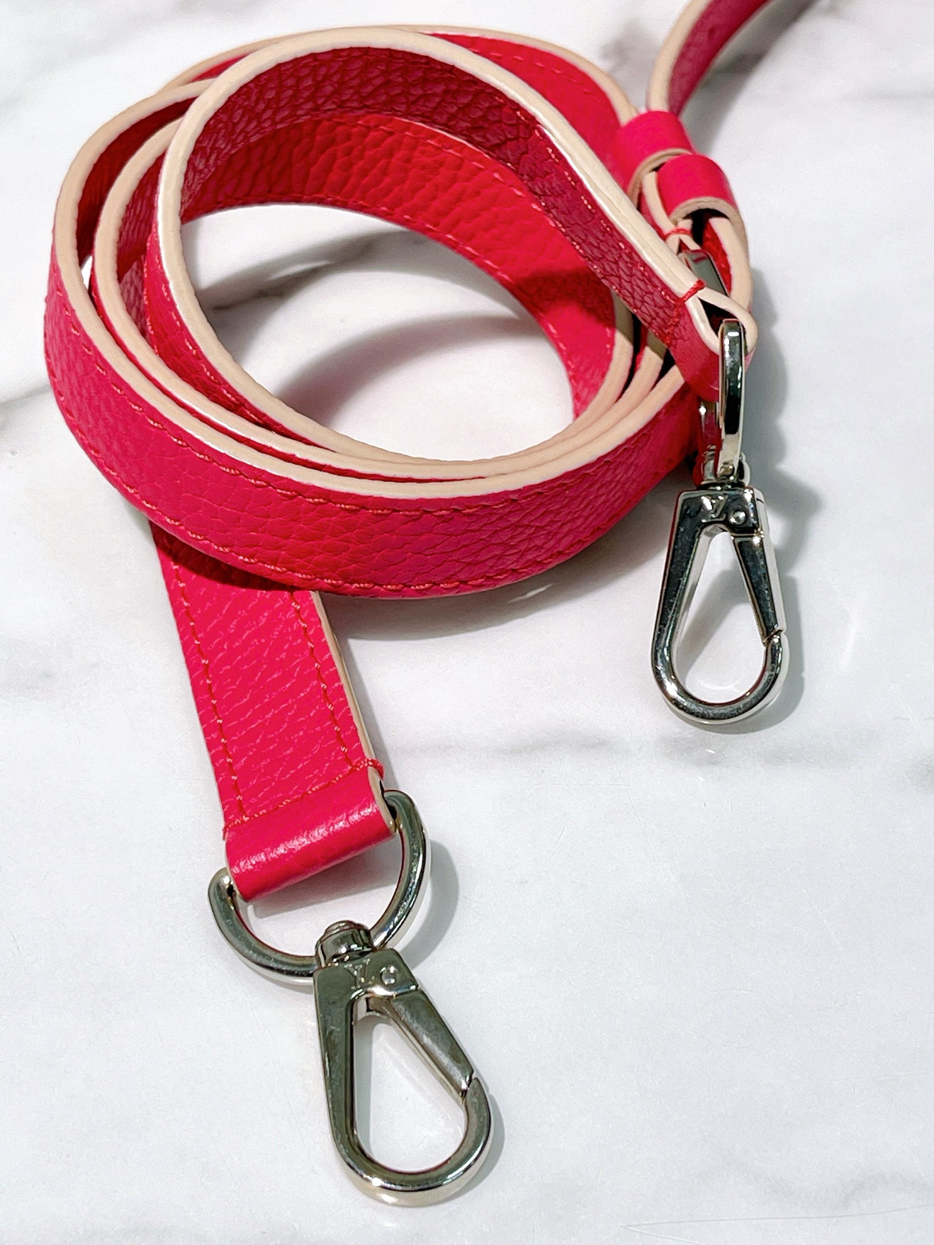 LV CAPUCINES MM, Pink/Gold