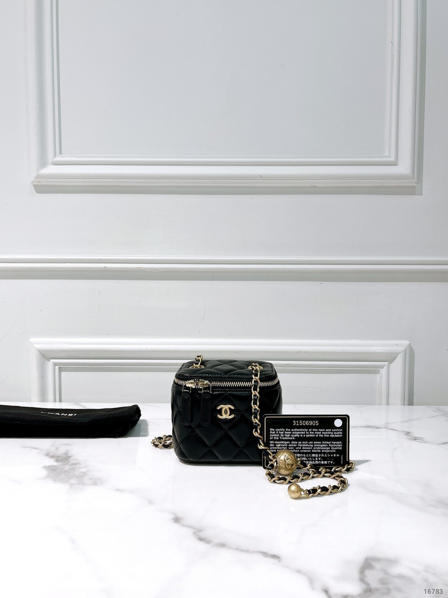 CHANEL MINI VANITY CASE, Black/Gold