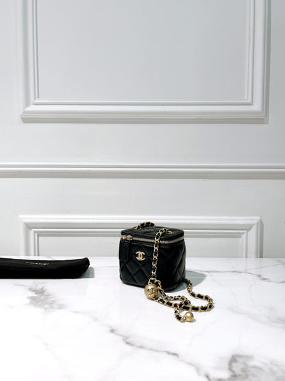 CHANEL MINI VANITY CASE, Black/Gold