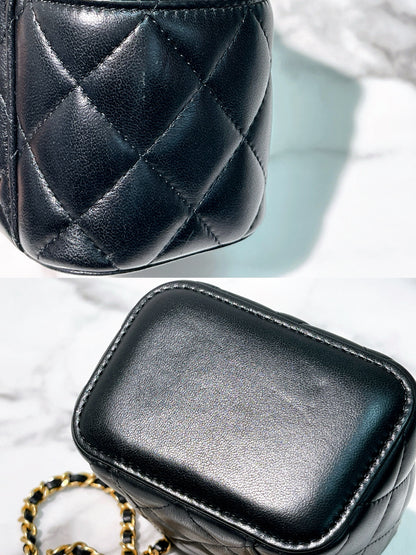 CHANEL MINI VANITY CASE, Black/Gold