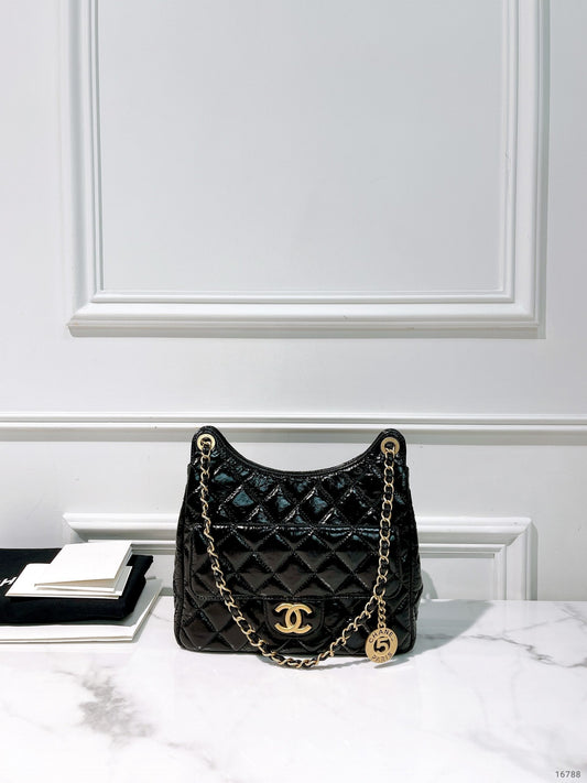 CHANEL 23B HOBO, Black/Gold
