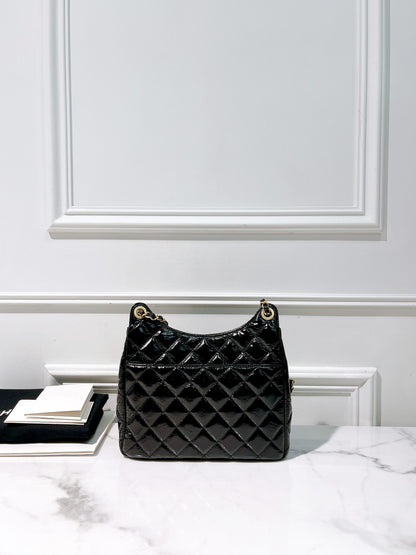 CHANEL 23B HOBO, Black/Gold