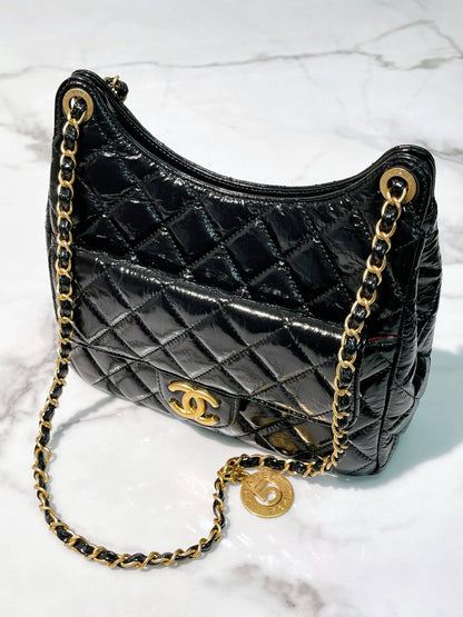 CHANEL 23B HOBO, Black/Gold