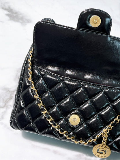 CHANEL 23B HOBO, Black/Gold