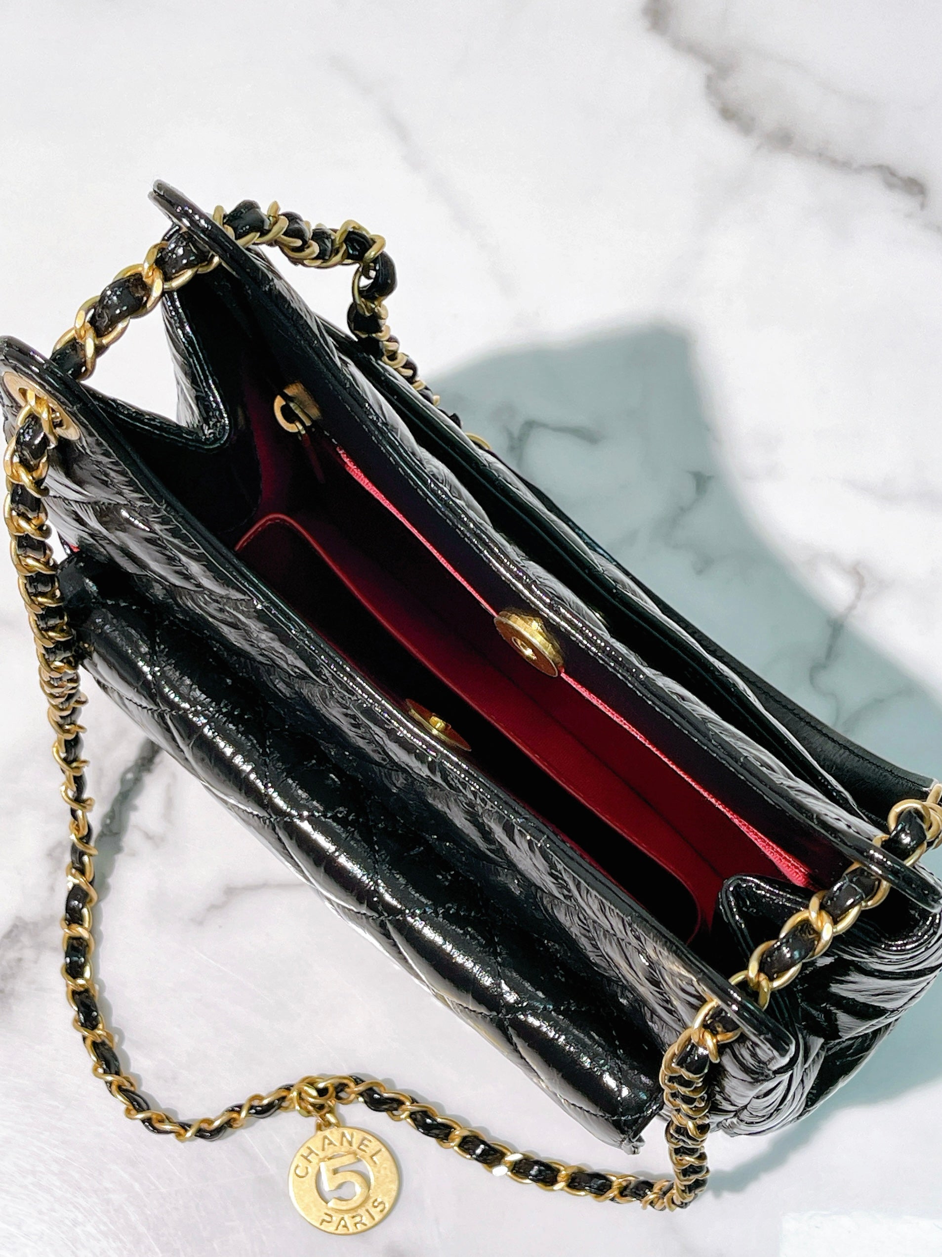 CHANEL 23B HOBO, Black/Gold