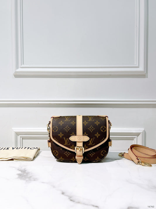 LV SAUMER BB, Monogram
