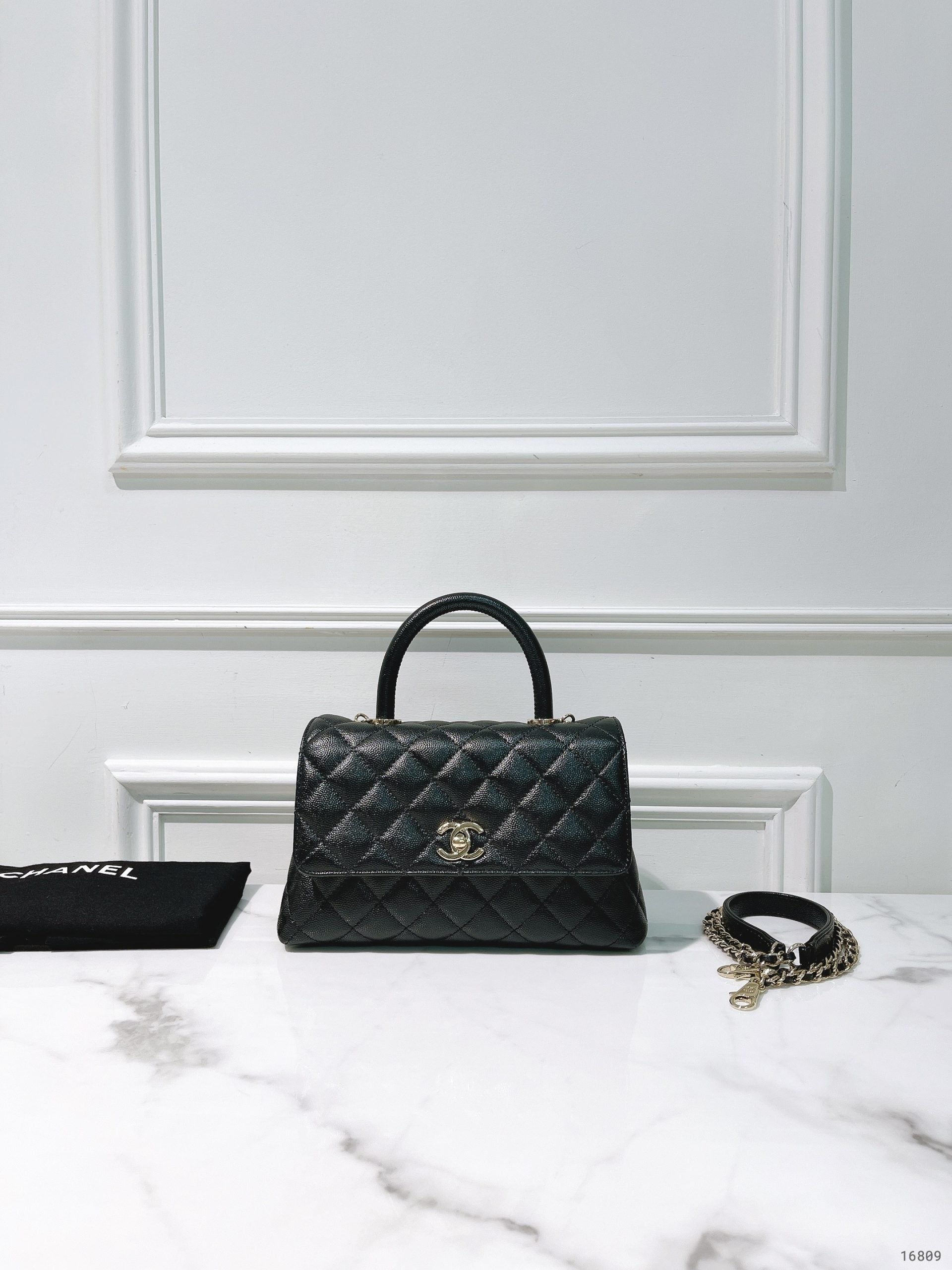 CHANEL COCO HANDLE SMALL, Black/Gold