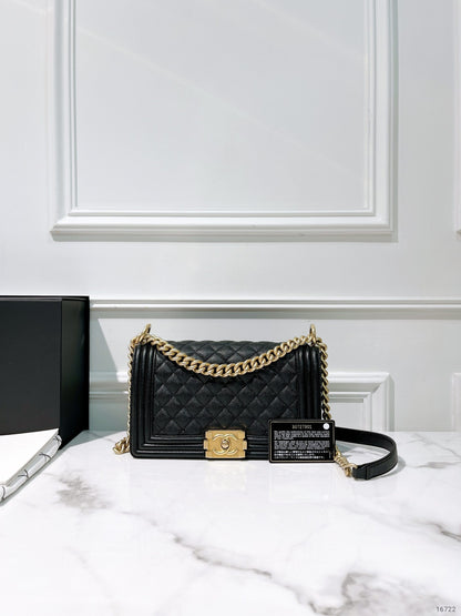 CHANEL MEDIUM BOY, Black/Gold