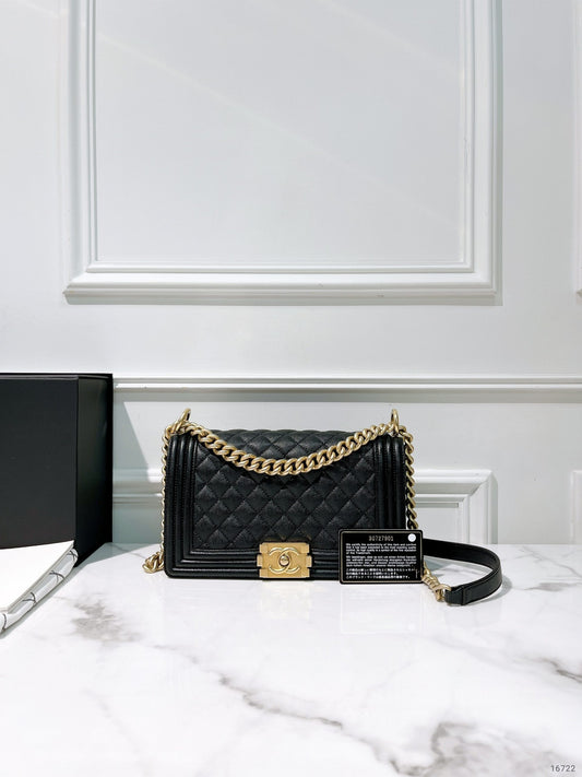 CHANEL MEDIUM BOY, Black/Gold