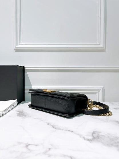CHANEL MEDIUM BOY, Black/Gold