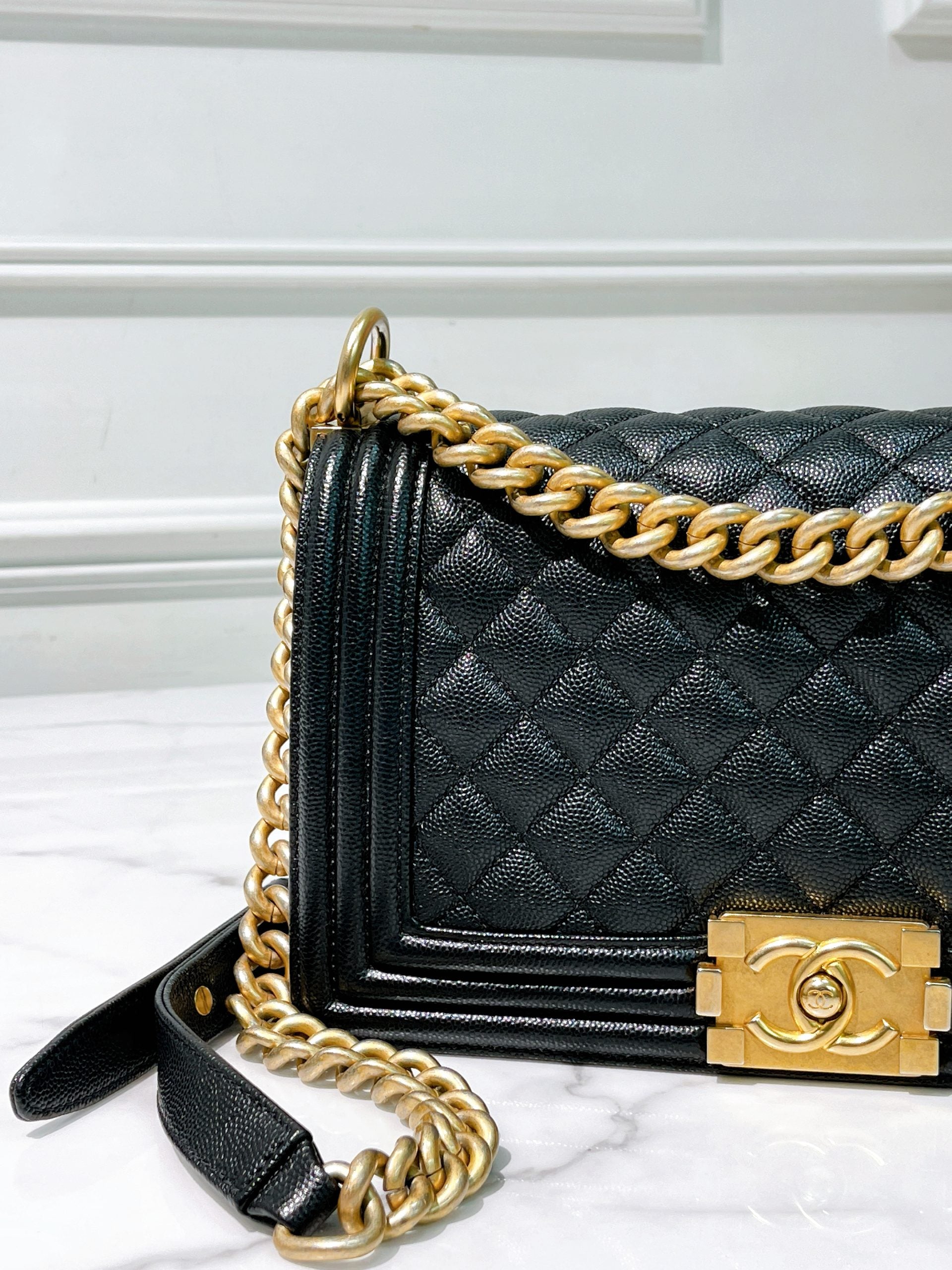 CHANEL MEDIUM BOY, Black/Gold