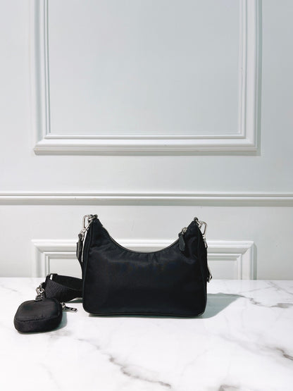 PRADA RE-EDITION 2005 HOBO, Black/Silver