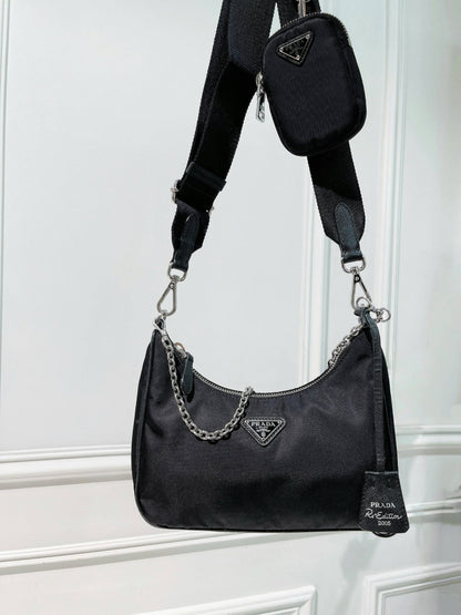 PRADA RE-EDITION 2005 HOBO, Black/Silver