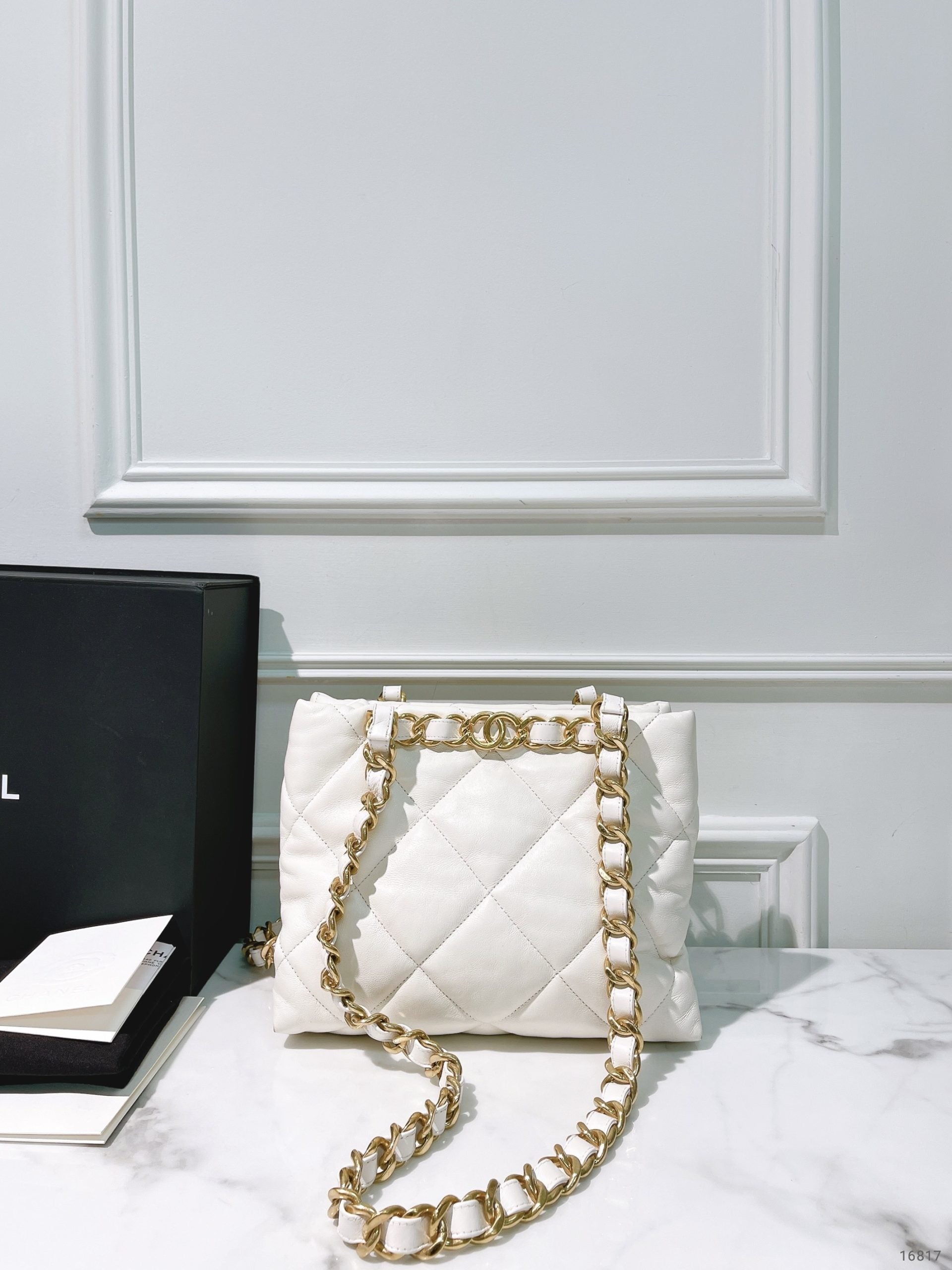 CHANEL 22B SHOPPING TOTE, White/Gold