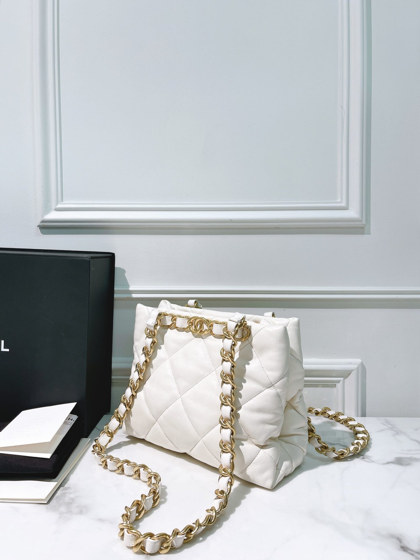 CHANEL 22B SHOPPING TOTE, White/Gold