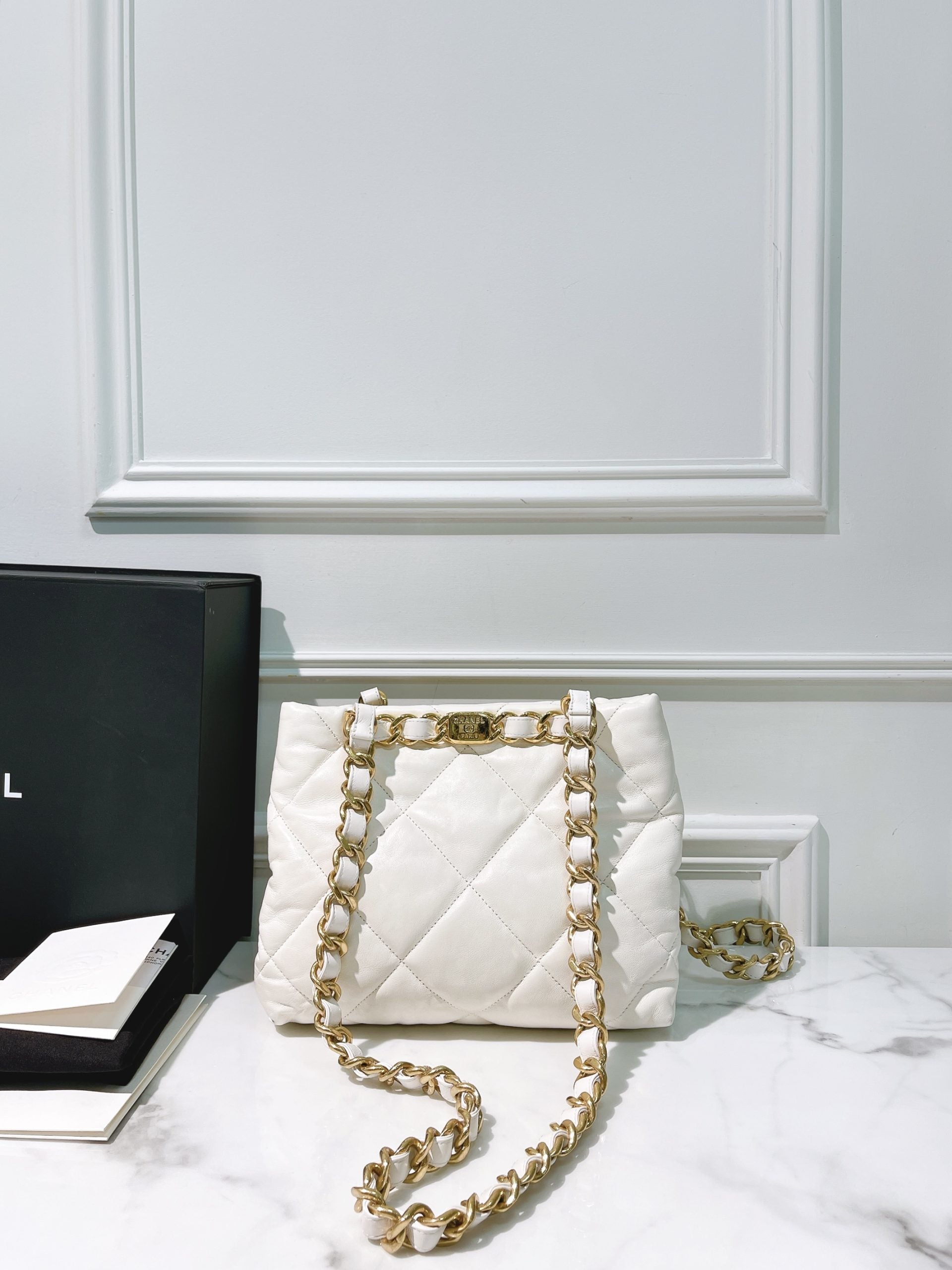 CHANEL 22B SHOPPING TOTE, White/Gold