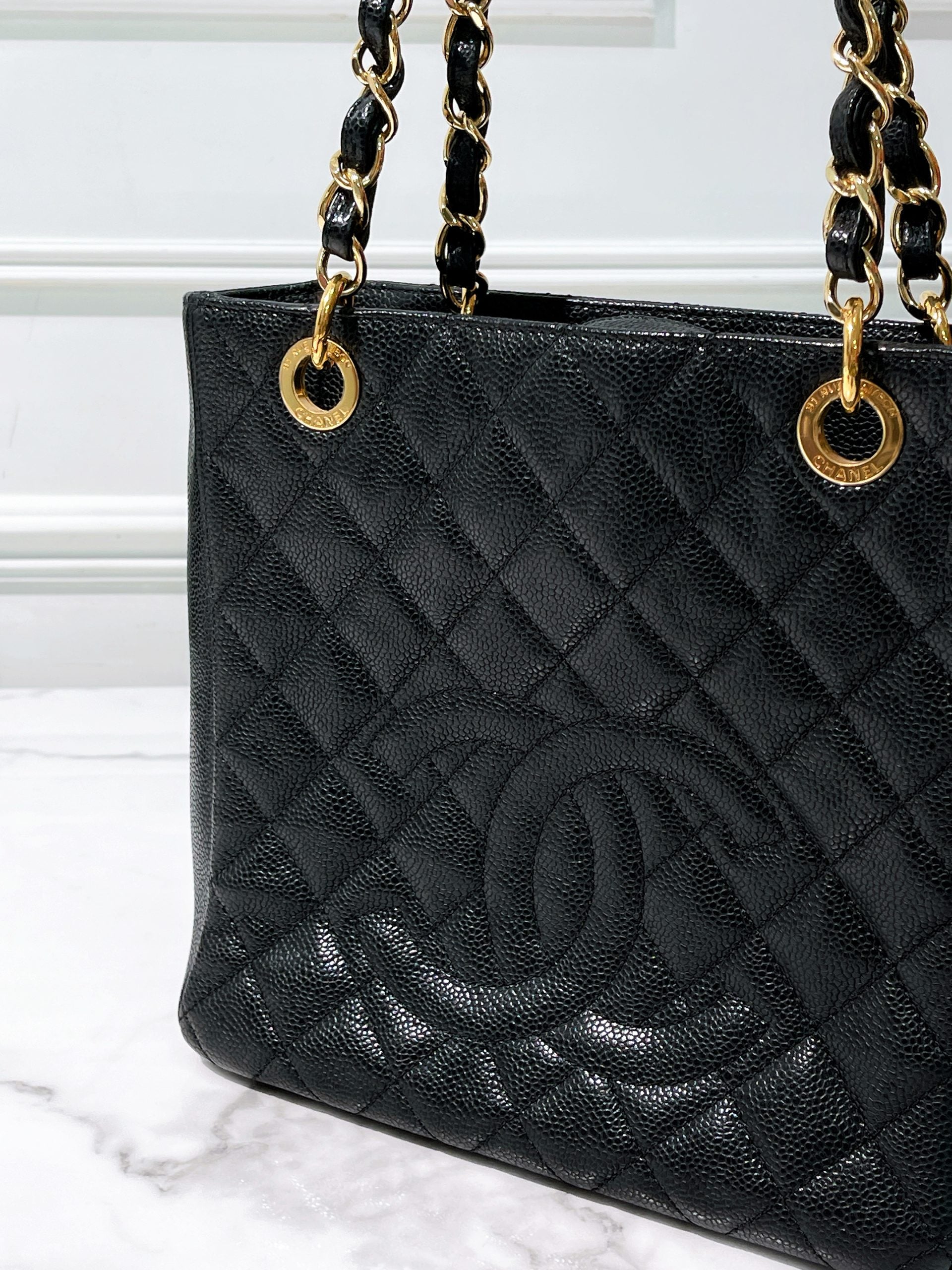 CHANEL PST SHOPPING TOTE, Black/Gold