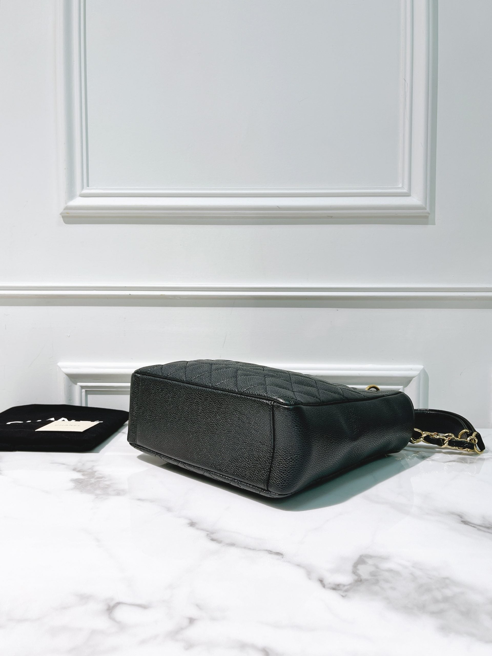 CHANEL PST SHOPPING TOTE, Black/Gold