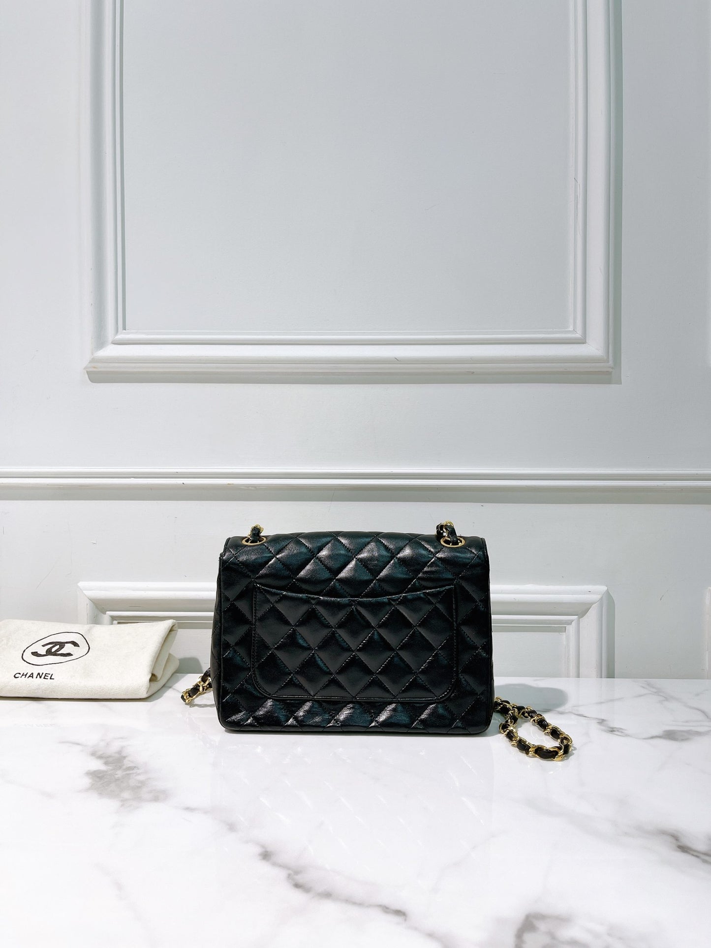 CHANEL VINTAGE FLAP BAG, Black/Gold